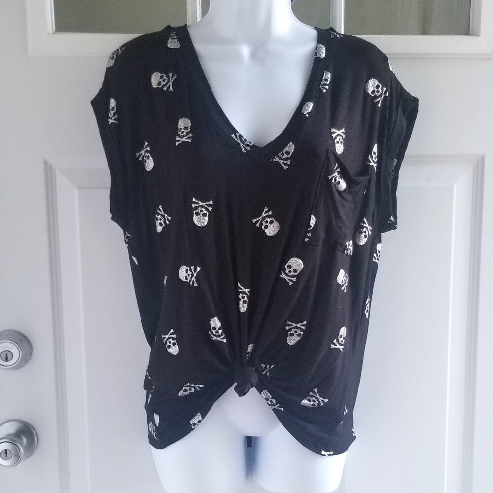 NWOT BLING No Boundaries Skull Tee | Juniors 11/13 or Womens Medium